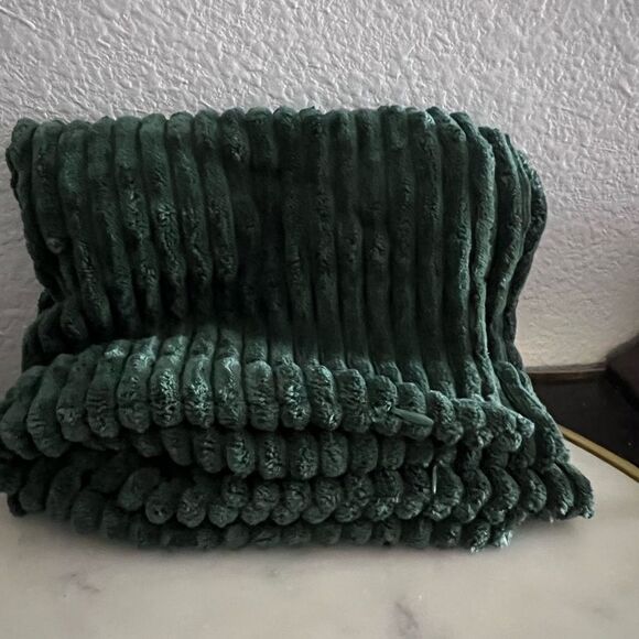 Throw Pillow Covers Set 16" x 16" (Pack of 2) Army Green Holidays NIB By Miulee - Picture 2 of 5